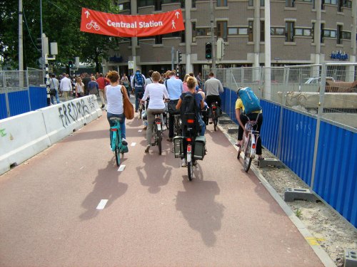 Vorläufig (aber noch breite und ebene) Radweg in Utrecht, die Niederlande